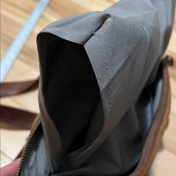 Roots Brown Leather Small Messenger Bag - Picture 13 of 17